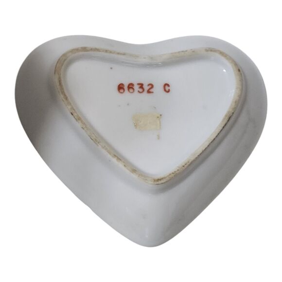 Heart-Shaped Porcelain Trinket Dish With Cameo & Floral Design 6632C - Picture 2 of 3